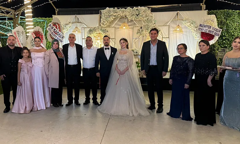 Fethiyeli şampiyon boksör Kubilay Alcu ile İrem Akman nişanlandı