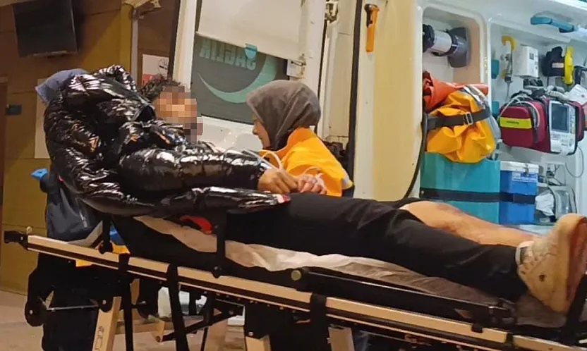 İki grup arasında çıkan tartışma bıçaklı kavgaya dönüştü: 1 yaralı