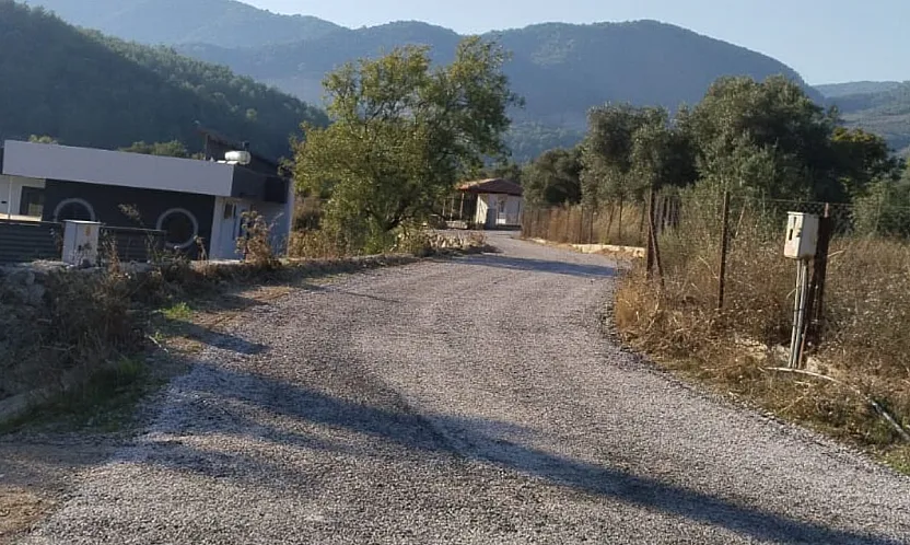 İncirköy'de dört sokak ilk kez asfaltla buluştu