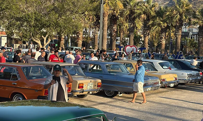 İstanbul Klasik Otomobilciler Derneği Bodrum'da sezona veda konvoyu düzenledi