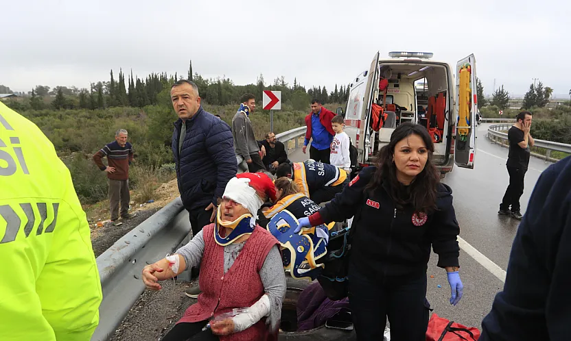 Kazada yaralanan yolcu o anları anlattı: 'Önce yan yatıp süründük, sonra bariyer saplandı'