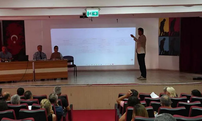 Köyceğiz'de yeni eğitim yılı öncesi okul müdürleri toplantıda buluştu