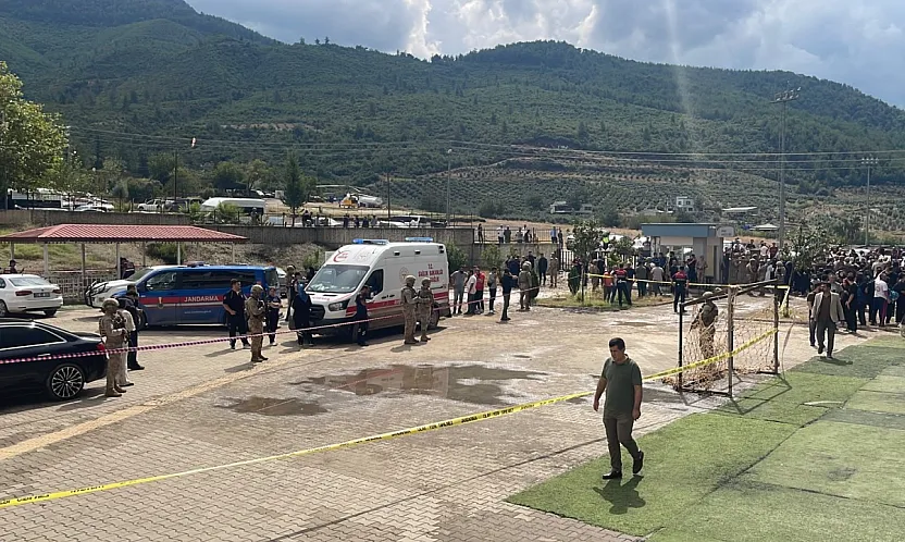 Lisede korku dolu anlar: Silahla vurulan öğretmen öldü