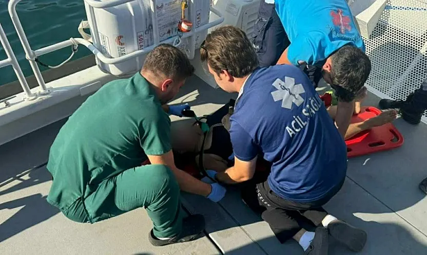 Marmaris açıklarında boğulma tehlikesi geçiren kişiye tıbbi tahliye