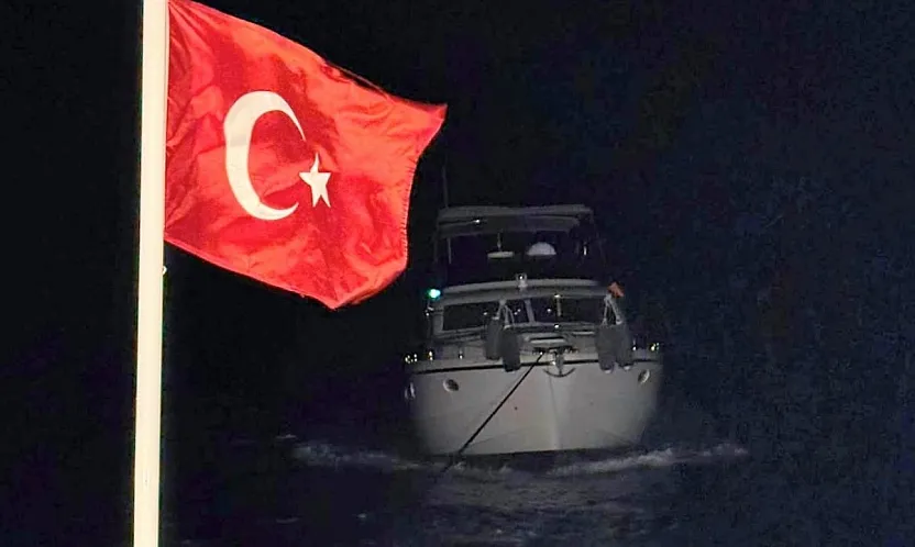 Marmaris açıklarında sürüklenen teknedeki 4 kişi kurtarıldı