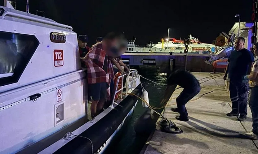Marmaris açıklarında ticari teknede rahatsızlanan vatandaş için tıbbi tahliye gerçekleştirildi