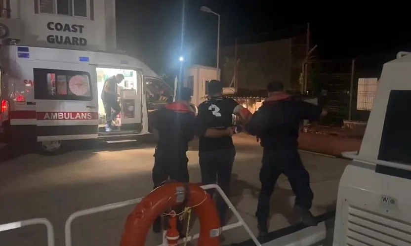 Marmaris açıklarında yolcu gemisinde yaralanan vatandaş denizden tahliye edildi