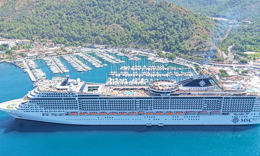 Marmaris'e 'MSC Divina' kruvaziyeri 4 bin 121 turist getirdi