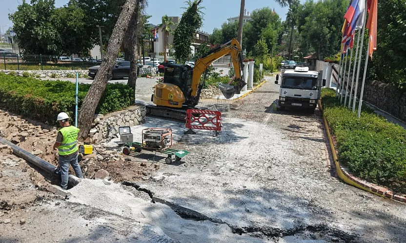 Marmaris İçmeler'de 35 Yıllık Kanalizasyon Hattı Yenileniyor