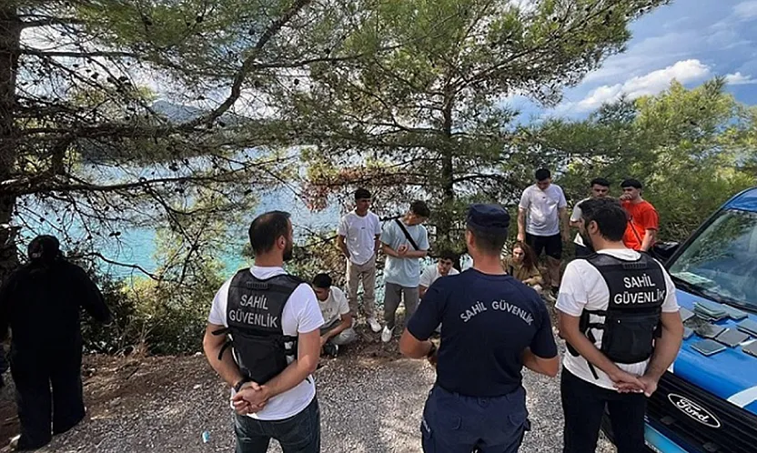Marmaris Özgök koyunda 18 düzensiz göçmen yakalandı