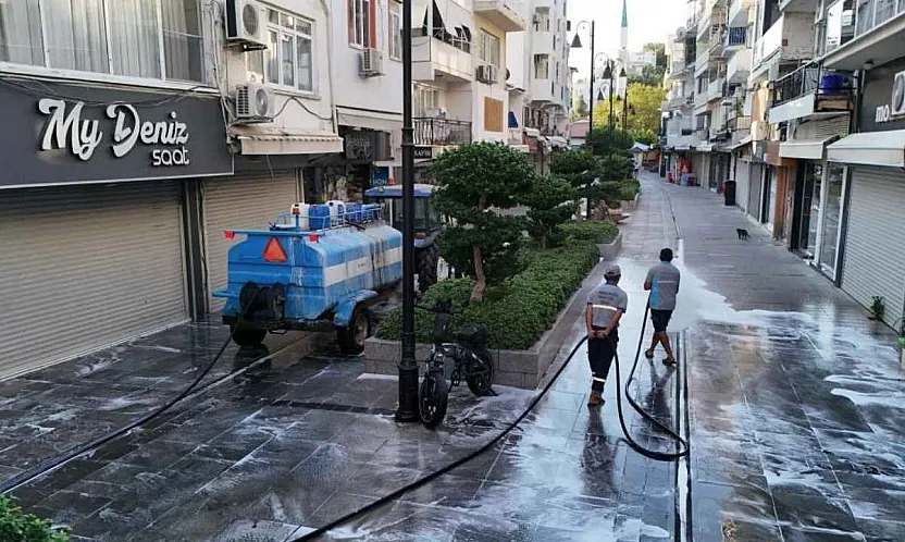 Marmaris Sevgi Yolu'nda temizlik çalışması