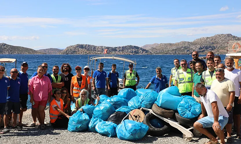 Marmaris Sögüt koylarından 125 torba atık toplandı