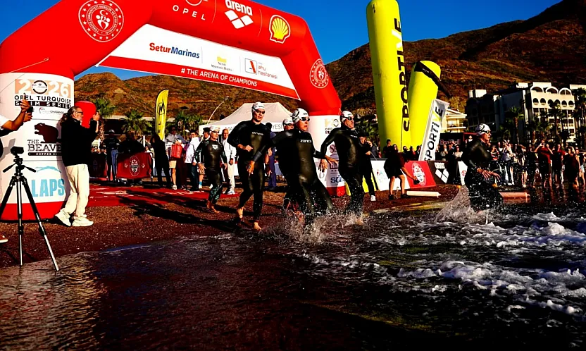 Marmaris'te 22 ülkeden 2 bin 400 yüzücü kulaç atıyor