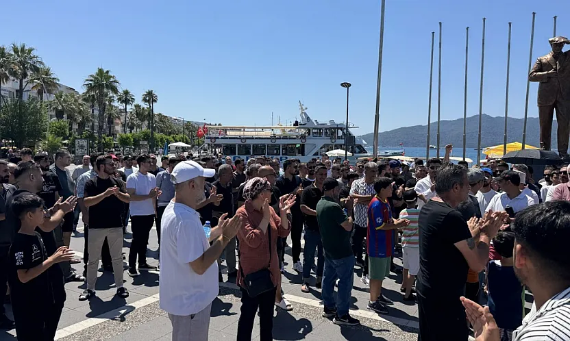 Marmaris'te çarşı esnafından belediyeye 'gölgelik' protestosu