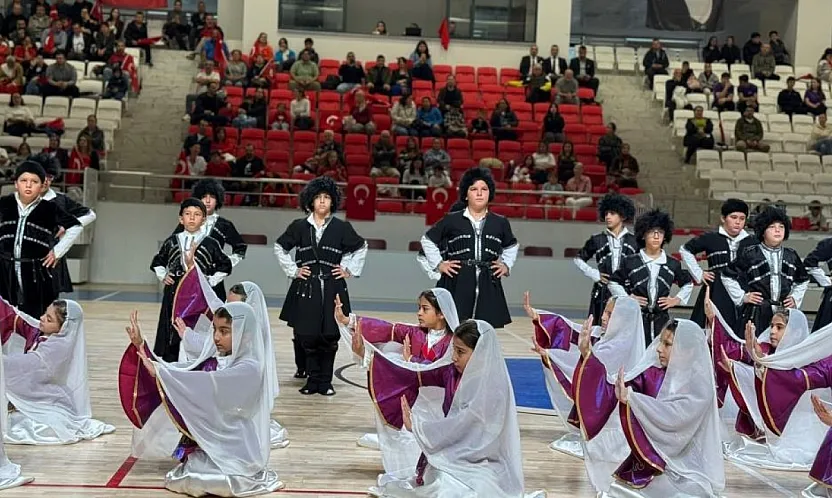 Marmaris'te Cumhuriyet'in 103. yılı coşkusu