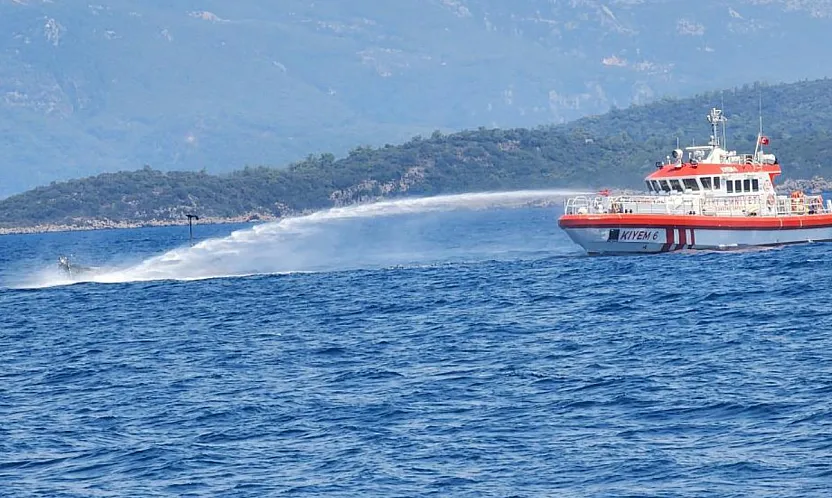 Marmaris'te demirli yelkenli tekne alevlere teslim oldu