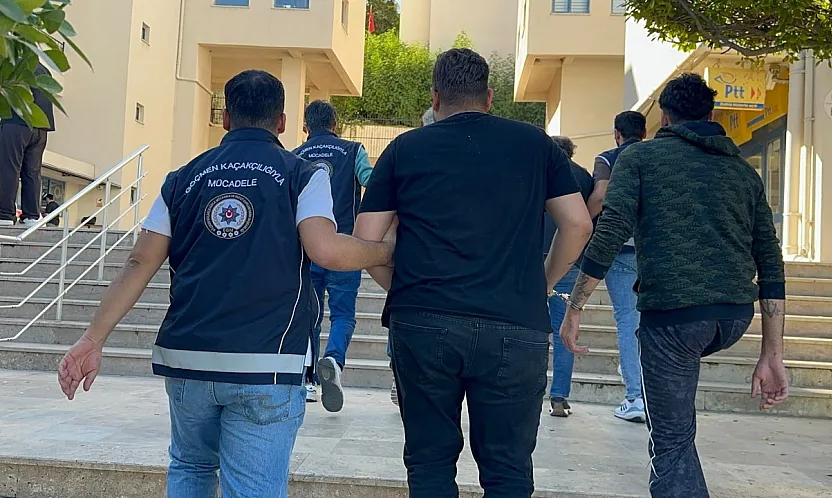 Marmaris'te göçmen kaçakçılığı operasyonunda gözaltına alınan 4 zanlı tutuklandı
