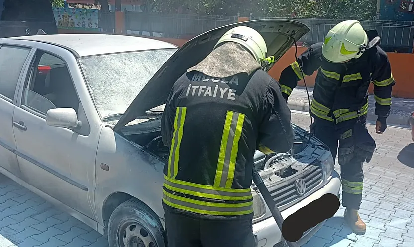 Marmaris'te Seyir Halindeki Otomobilde Çıkan Yangın Söndürüldü