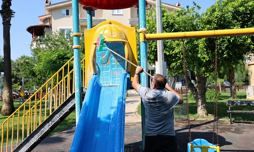 Marmaris'te temizlik çalışmaları sürüyor