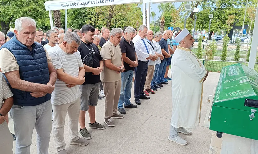 Mehmet Şenol Fethiye'de son yolculuğuna uğurlandı