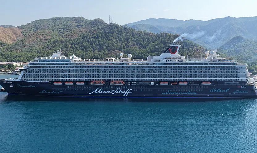 'Mein Schiff 5' kruvaziyeriyle Marmaris'e 2 bin 768 turist geldi
