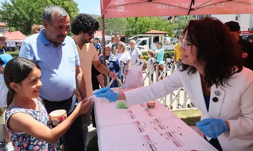 Menteşe Belediyesi'nden vatandaşlara aşure ikramı