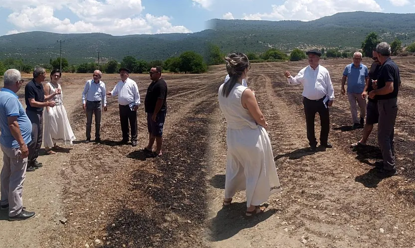 Menteşe'de 14 Ton Samanın Kül Olduğu Alanda İnceleme