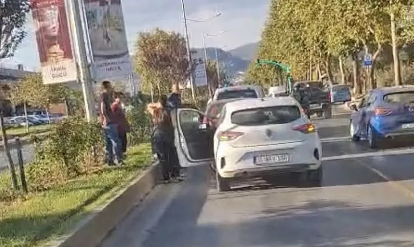 Menteşe'de 3 aracın karıştığı zincirleme kaza