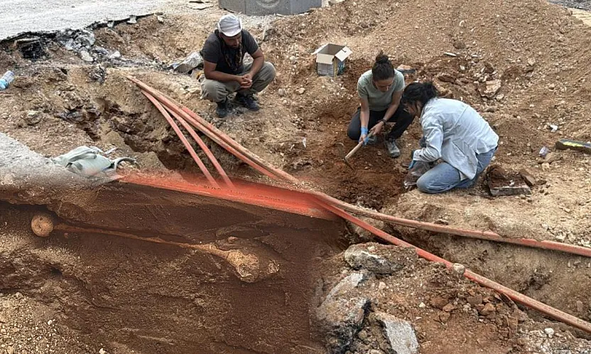 Menteşe'de altyapı çalışmaları sırasında mezar kalıntılarına rastlandı
