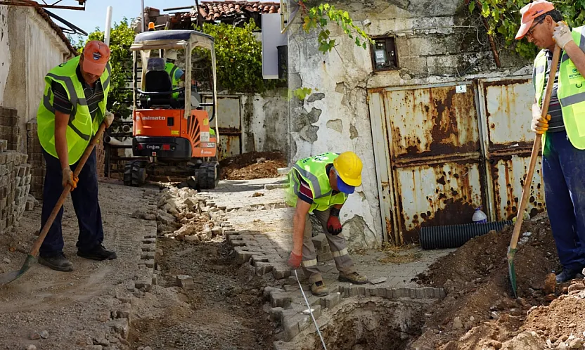 Menteşe'de fosseptik kokusuna karşı altyapı çalışması
