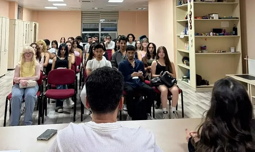 Menteşe'de gençler tiyatro eğitimleriyle sahneye hazırlanıyor