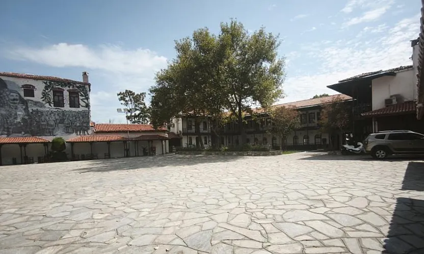 Menteşe'deki bazı tarihi taşınmazlar Mihrişah Valide Sultan Vakfı'na tescil ediliyor