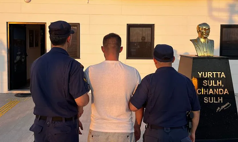 Mersin'den Bodrum'a takibe alınan bottan, KKTC'de hakkında arama kararı bulunan firari çıktı