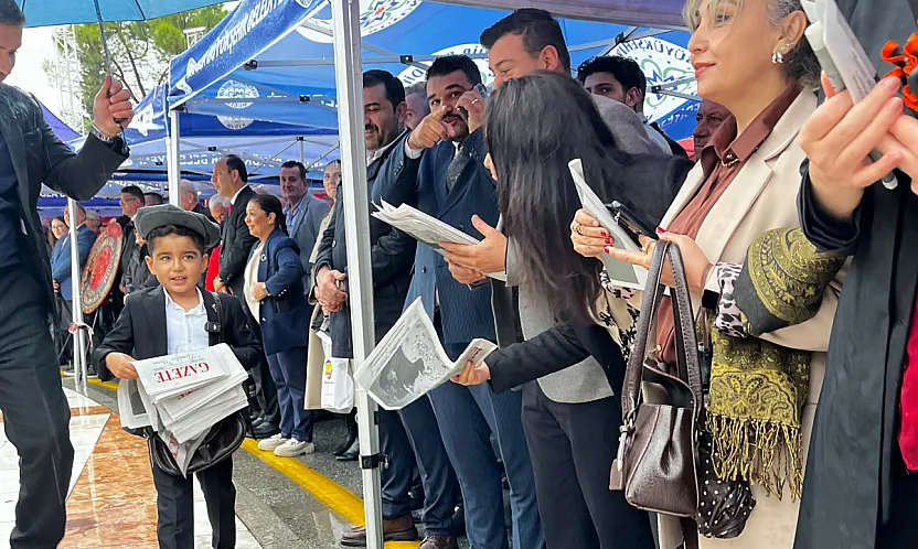 MHP Muğla İl Başkanlığınca Cumhuriyet'in 103'üncü yılına özel gazete dağıtıldı