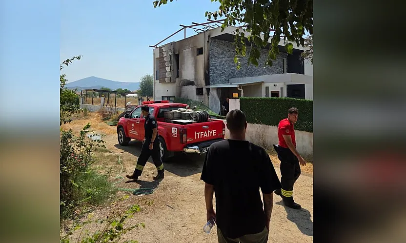 Milas'ta evin yanındaki odunlar alev aldı