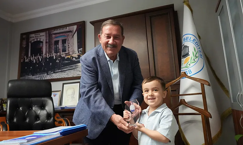 Minik Göktuğ'dan Başkan Fevzi Topuz'a Teşekkür Ziyareti