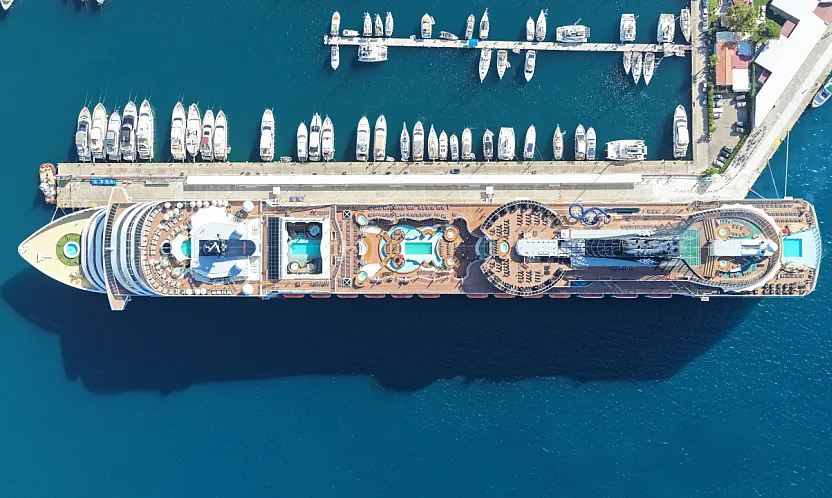 'MSC Divina' kruvaziyeri Marmaris'e 4 bin 111 turist getirdi