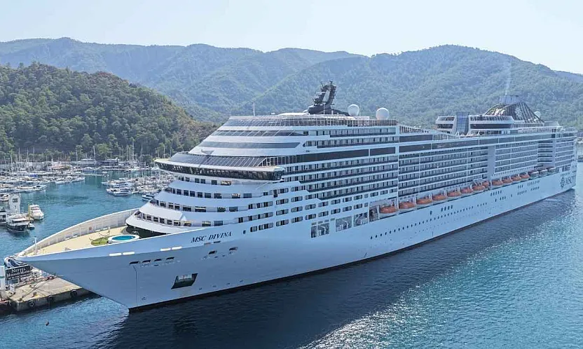 'MSC Divina' kruvaziyeri Marmaris'e 4 bin 249 turist getirdi