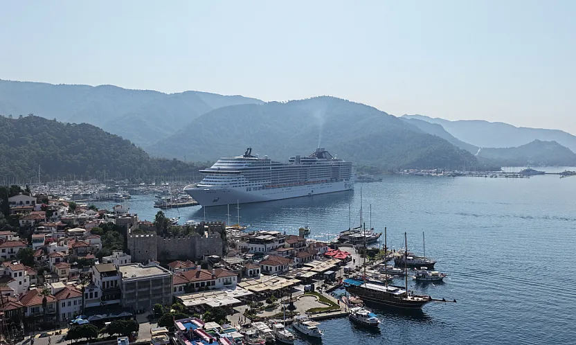 'MSC Divina' kruvaziyeri Marmaris'e 4 bin 180 turist getirdi