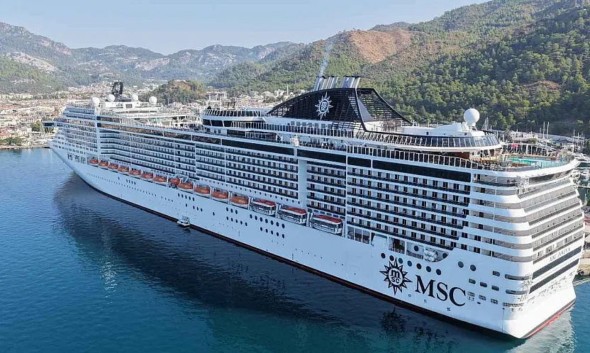 'MSC Divina' kruvaziyeri Marmaris'e 4 bin 239 turist getirdi