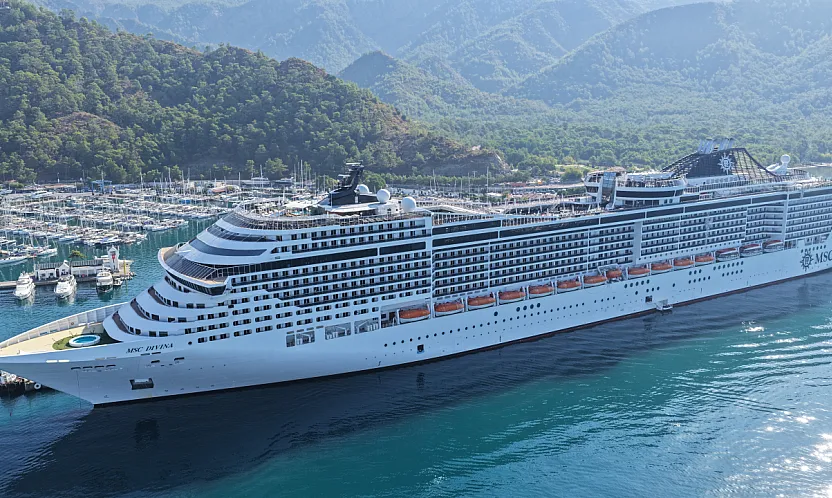 'MSC Divina' kruvaziyeri Marmaris'e 4 bin 63 turist getirdi