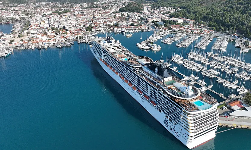 'MSC Divina' kruvaziyeri Marmaris'e 3 bin 893 turist getirdi