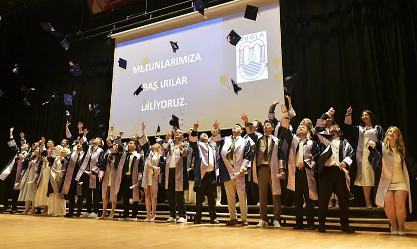 MSKÜ'lü diş hekimleri geleceğe uğurlandı