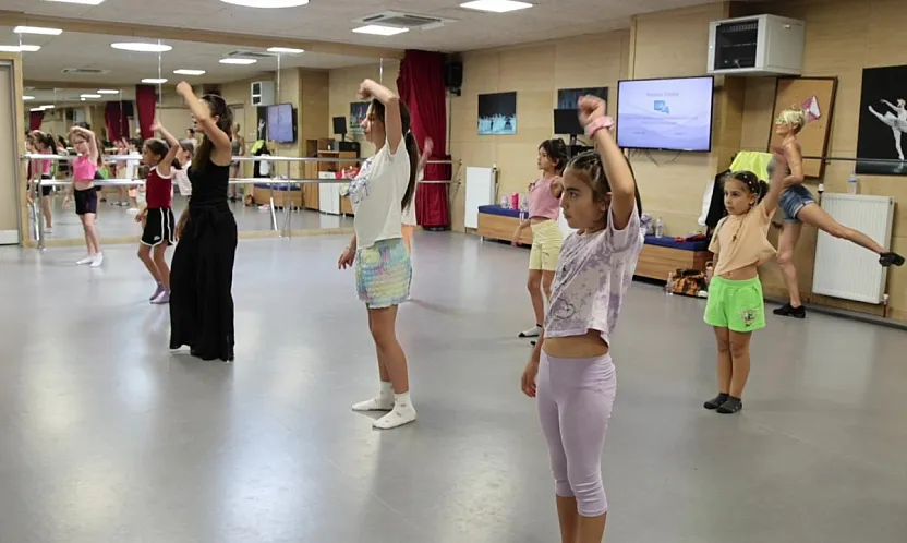 Muğla Büyükşehir Belediyesi yaz sanat kurslarıyla çocukları sanatla buluşturuyor