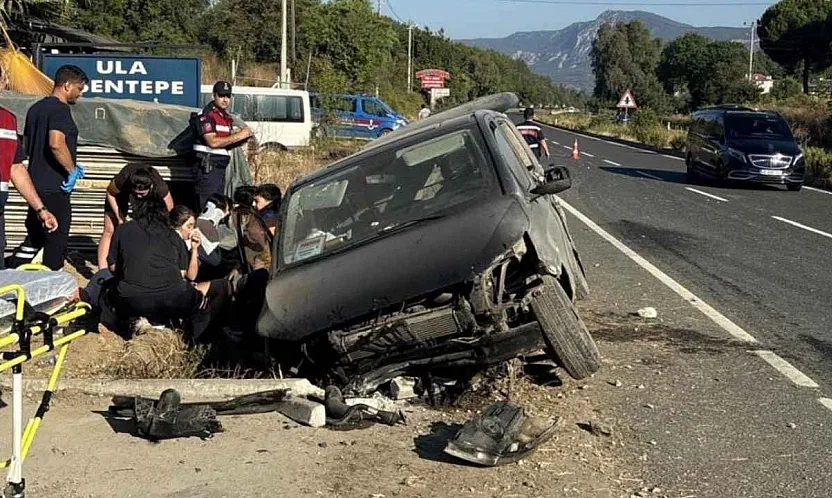 Muğla'da araç yoldan çıktı: 1'i çocuk 7 yaralı