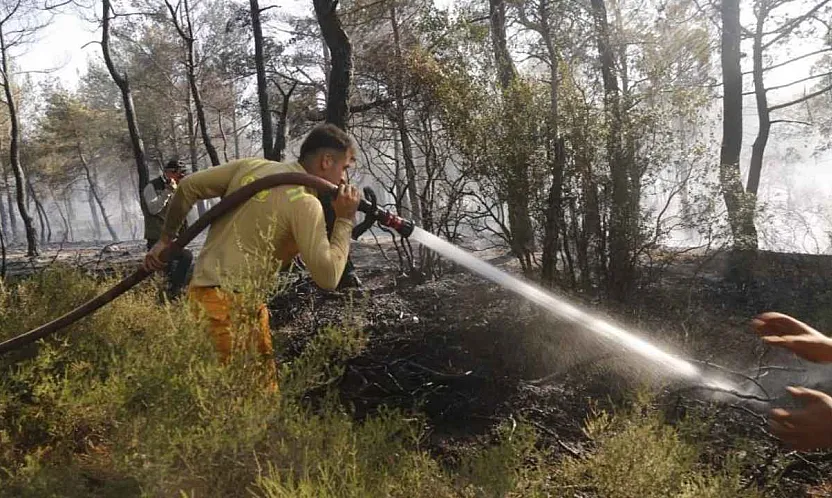 Muğla'da ateş savaşçılarının bölgedeki çalışmaları sürüyor