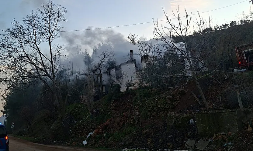 Muğla'da çıkan yangında ev küle döndü