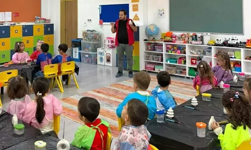 Muğla'da çocukların hayal gücü sanatla buluşuyor