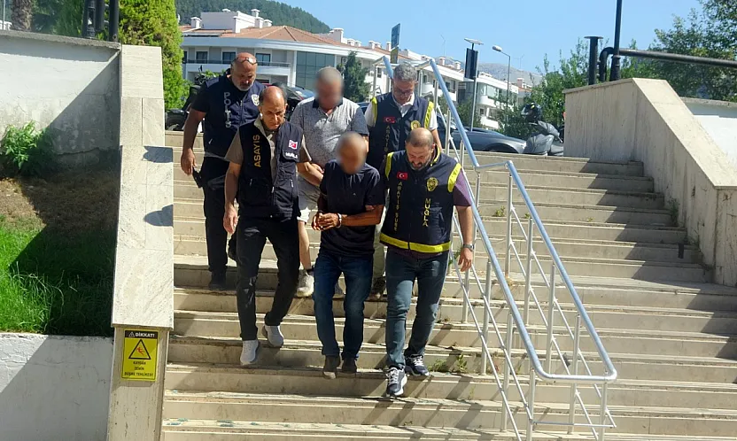 Muğla'da FETÖ'den ihraç edilen eski emniyet müdürü parke taşı hırsızlığı yaptı