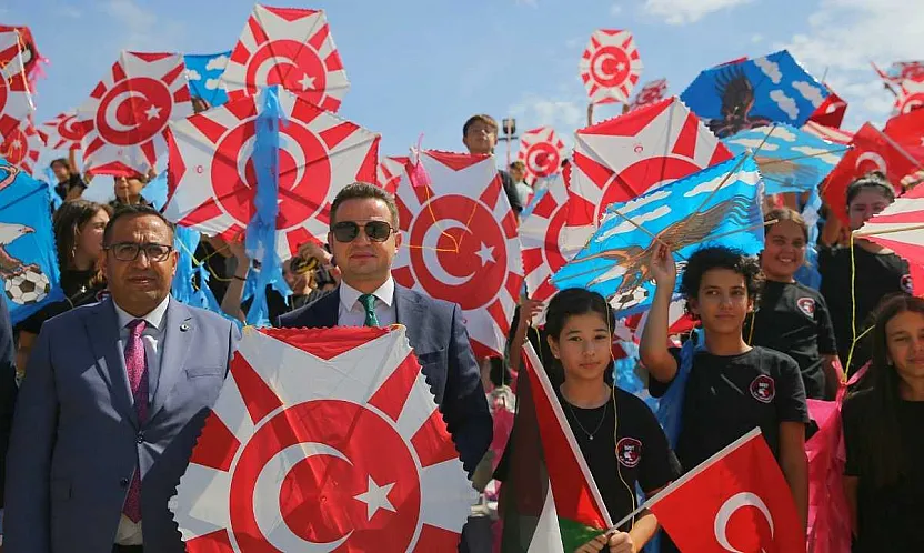 Muğla'da Gazzeli çocuklar için uçurtmalar gökyüzüne bırakıldı